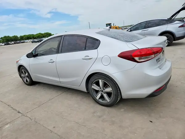 3KPFL4A79JE191849 2018 KIA FORTE - Image 2