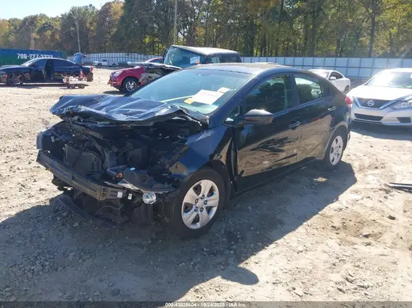 3KPFL4A79JE193990 2018 KIA FORTE - Image 2