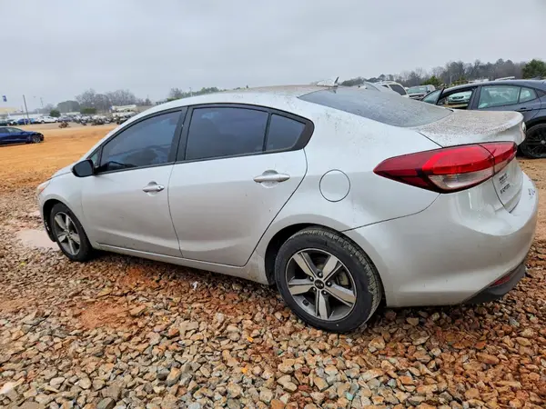 3KPFL4A79JE194931 2018 KIA FORTE - Image 2