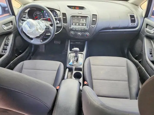 3KPFL4A79JE194931 2018 KIA FORTE - Image 8