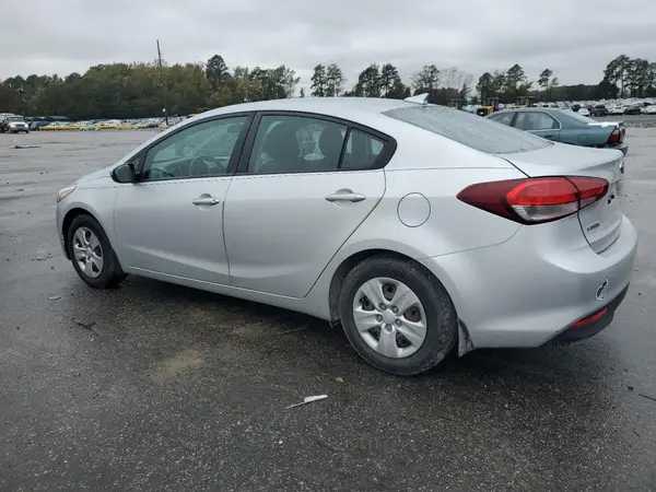 3KPFL4A79JE195657 2018 KIA FORTE - Image 2