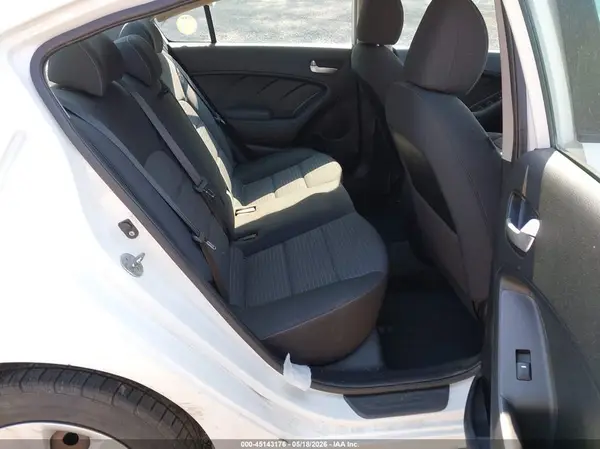 3KPFL4A79JE195772 2018 KIA FORTE - Image 8