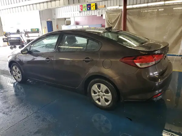 3KPFL4A79JE197280 2018 KIA FORTE - Image 2
