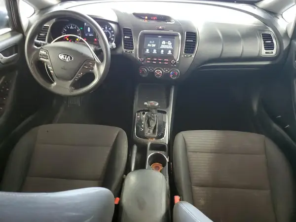 3KPFL4A79JE197280 2018 KIA FORTE - Image 8