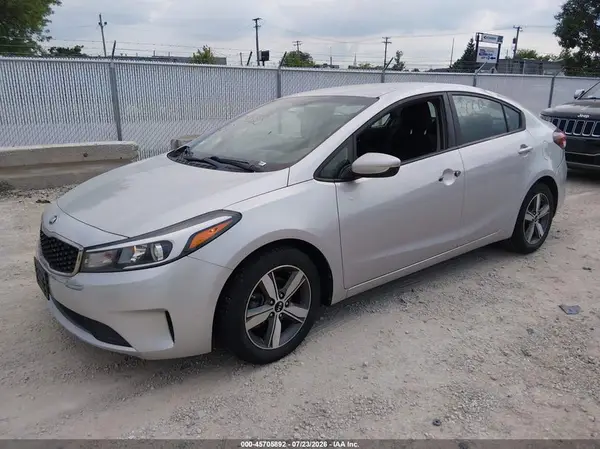 3KPFL4A79JE198008 2018 KIA FORTE - Image 2
