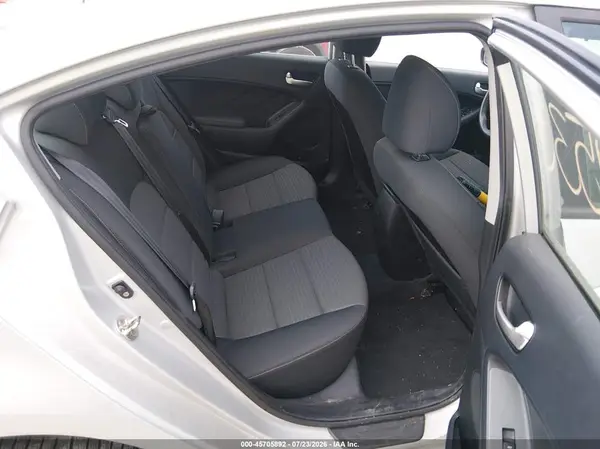 3KPFL4A79JE198008 2018 KIA FORTE - Image 8