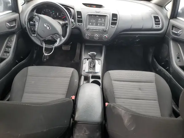 3KPFL4A79JE198039 2018 KIA FORTE - Image 8