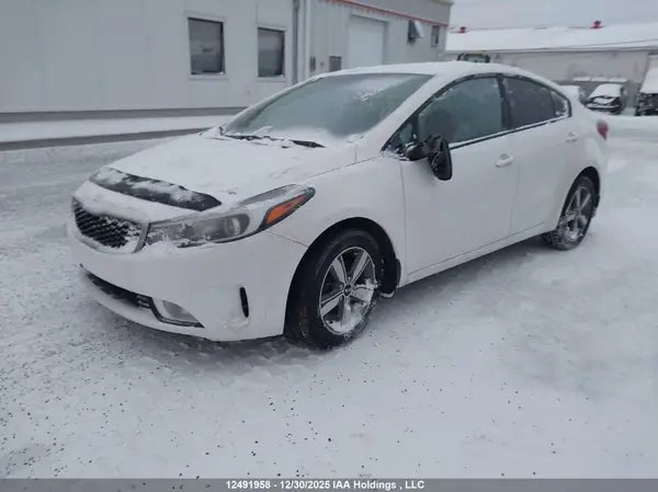 3KPFL4A79JE198770 2018 KIA FORTE - Image 2