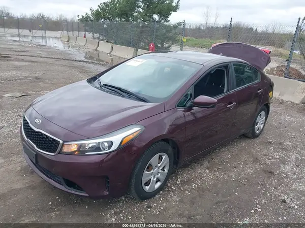 3KPFL4A79JE199563 2018 KIA FORTE - Image 2