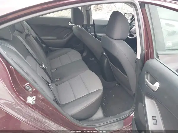 3KPFL4A79JE199563 2018 KIA FORTE - Image 8