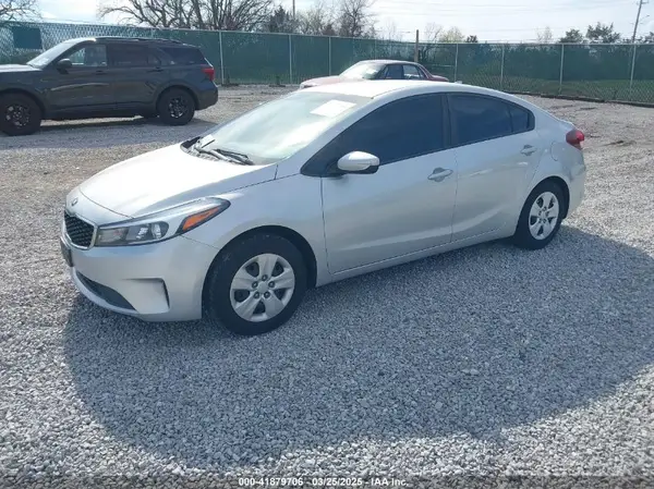 3KPFL4A79JE199885 2018 KIA FORTE - Image 2
