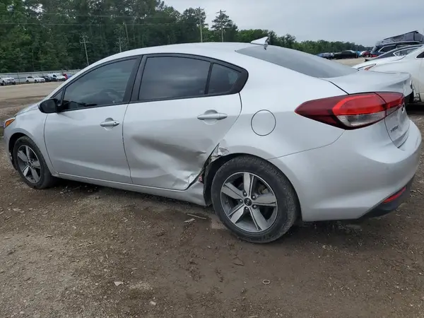 3KPFL4A79JE200811 2018 KIA FORTE - Image 2