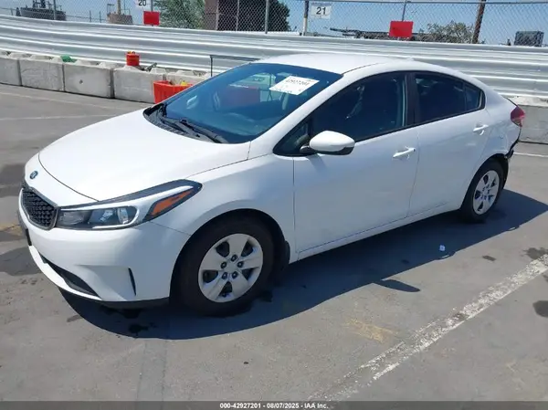 3KPFL4A79JE201618 2018 KIA FORTE - Image 2