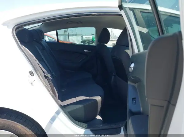 3KPFL4A79JE201618 2018 KIA FORTE - Image 8