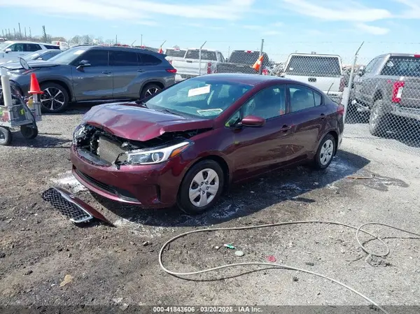 3KPFL4A79JE201795 2018 KIA FORTE - Image 2