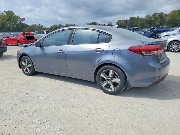 3KPFL4A79JE202445 2018 KIA FORTE - Image 2