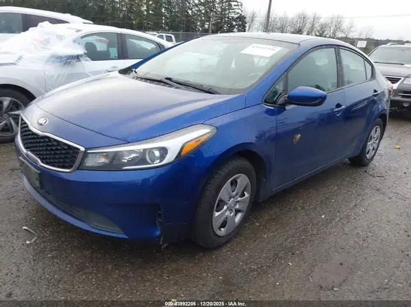 3KPFL4A79JE205748 2018 KIA FORTE - Image 2