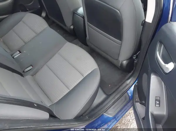 3KPFL4A79JE205748 2018 KIA FORTE - Image 8