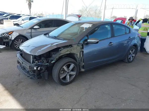 3KPFL4A79JE207533 2018 KIA FORTE - Image 2