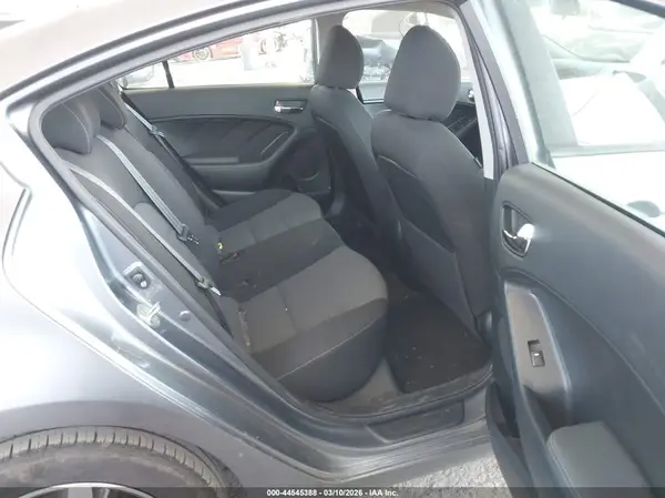 3KPFL4A79JE207533 2018 KIA FORTE - Image 8