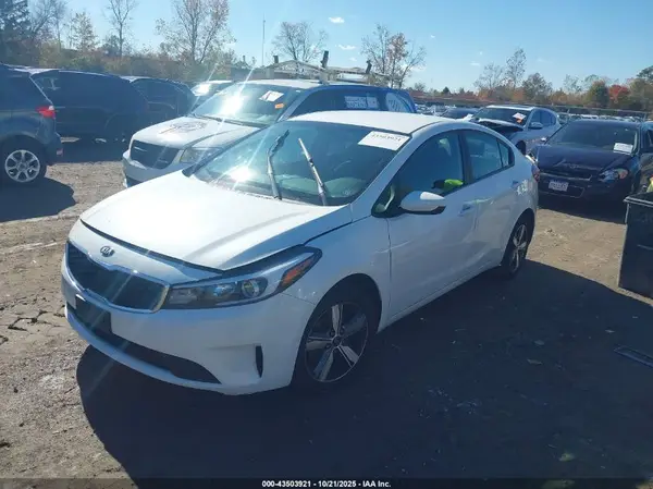 3KPFL4A79JE211257 2018 KIA FORTE - Image 2