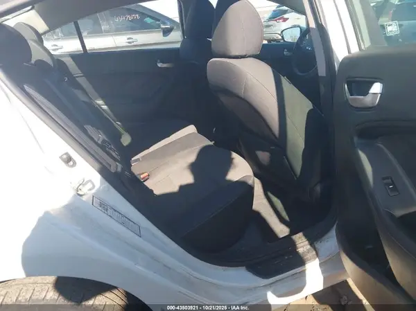 3KPFL4A79JE211257 2018 KIA FORTE - Image 8