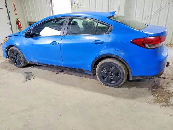 3KPFL4A79JE211842 2018 KIA FORTE - Image 2