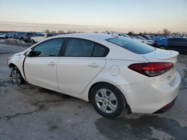 3KPFL4A79JE212909 2018 KIA FORTE - Image 2