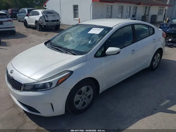 3KPFL4A79JE213378 2018 KIA FORTE - Image 2