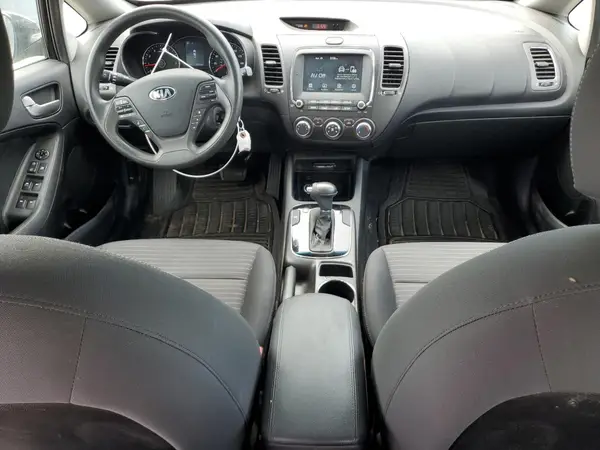 3KPFL4A79JE214367 2018 KIA FORTE - Image 8