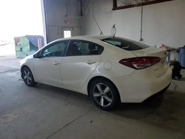 3KPFL4A79JE216927 2018 KIA FORTE - Image 2