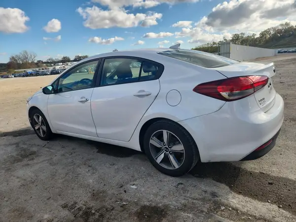 3KPFL4A79JE216930 2018 KIA FORTE - Image 2