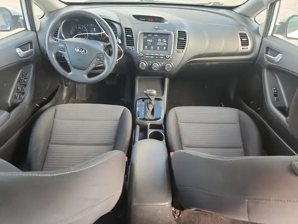 3KPFL4A79JE216930 2018 KIA FORTE - Image 8
