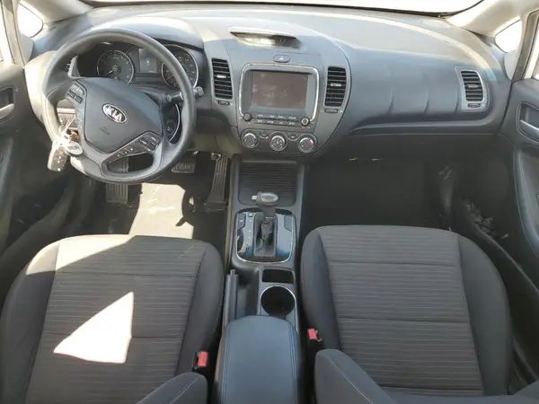 3KPFL4A79JE217091 2018 KIA FORTE - Image 8