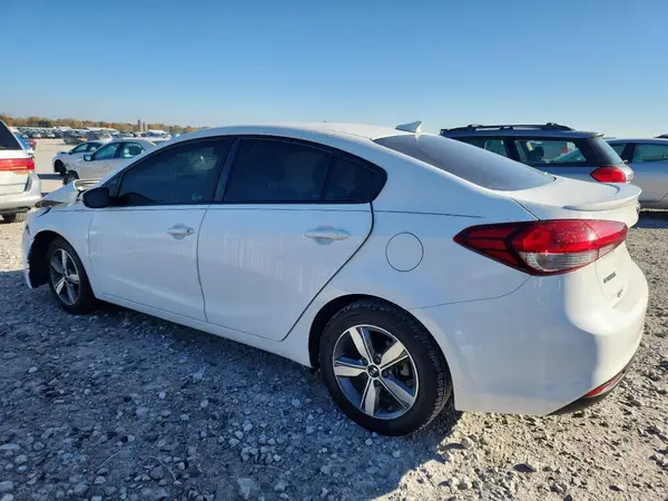 3KPFL4A79JE219228 2018 KIA FORTE - Image 2