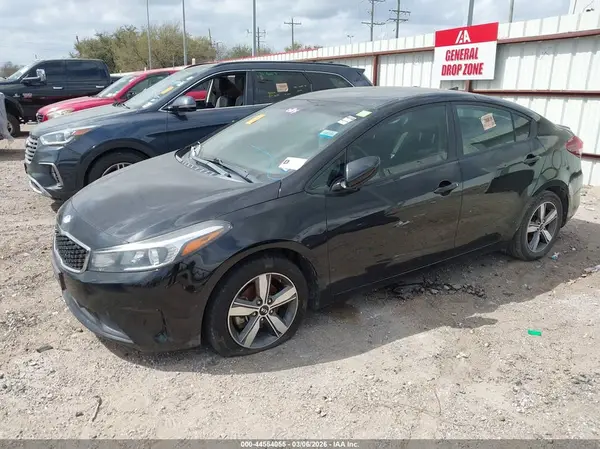 3KPFL4A79JE219312 2018 KIA FORTE - Image 2