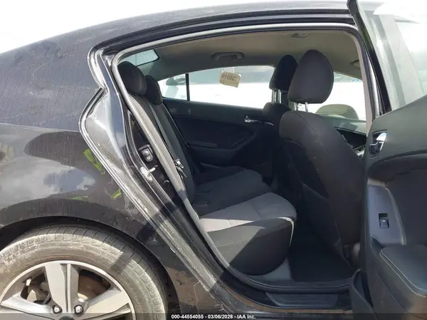 3KPFL4A79JE219312 2018 KIA FORTE - Image 8