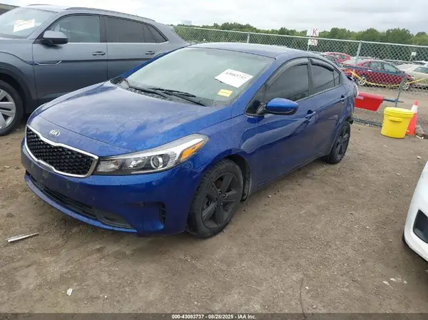 3KPFL4A79JE219424 2018 KIA FORTE - Image 2