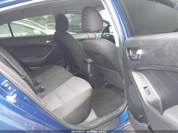 3KPFL4A79JE219424 2018 KIA FORTE - Image 8