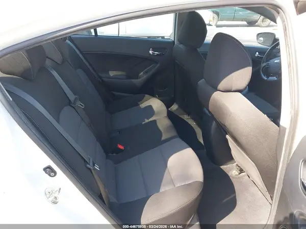 3KPFL4A79JE219567 2018 KIA FORTE - Image 8