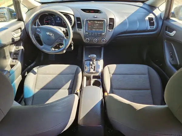 3KPFL4A79JE219701 2018 KIA FORTE - Image 8