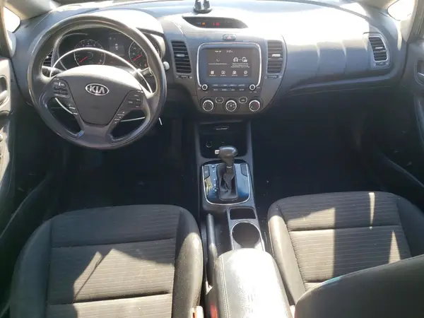 3KPFL4A79JE220086 2018 KIA FORTE - Image 8