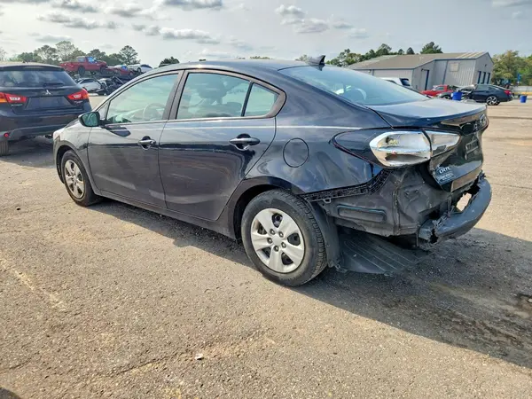 3KPFL4A79JE220136 2018 KIA FORTE - Image 2