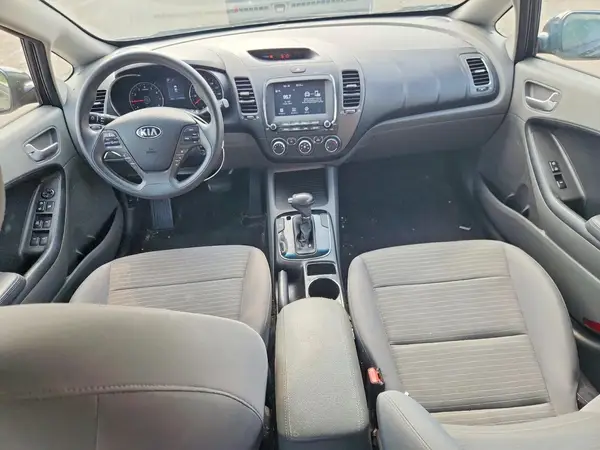 3KPFL4A79JE220136 2018 KIA FORTE - Image 8