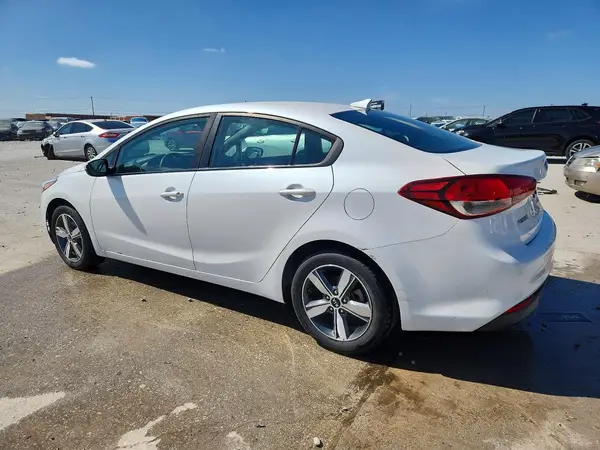 3KPFL4A79JE222131 2018 KIA FORTE - Image 2