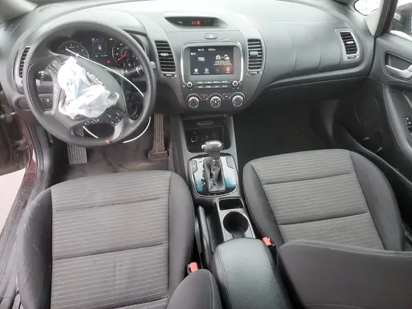3KPFL4A79JE226194 2018 KIA FORTE - Image 8