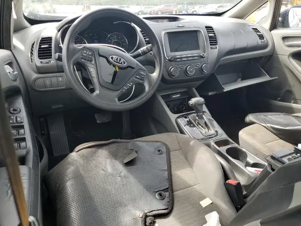3KPFL4A79JE226714 2018 KIA FORTE - Image 8