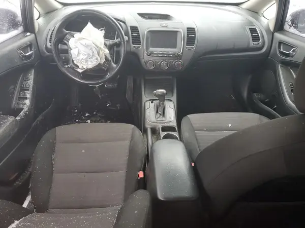 3KPFL4A79JE227202 2018 KIA FORTE - Image 8