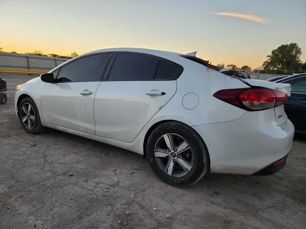 3KPFL4A79JE230195 2018 KIA FORTE - Image 2