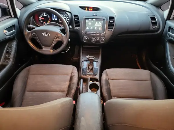 3KPFL4A79JE230195 2018 KIA FORTE - Image 8